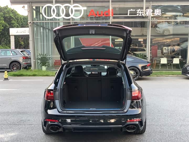 Фото 8 - Audi RS 4