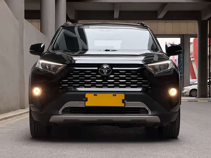 Фото 2 - Toyota RAV4
