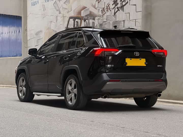 Фото 3 - Toyota RAV4