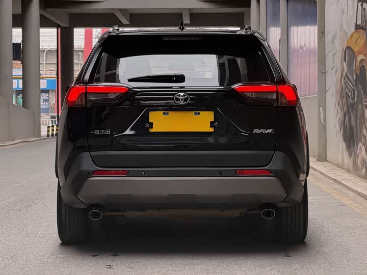 Фото 4 - Toyota RAV4