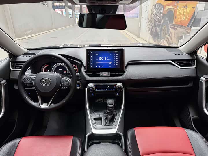 Фото 5 - Toyota RAV4