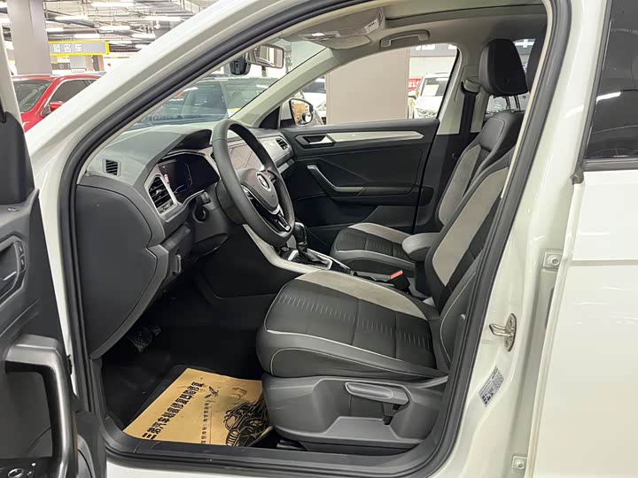 Фото 4 - Volkswagen T-Roc