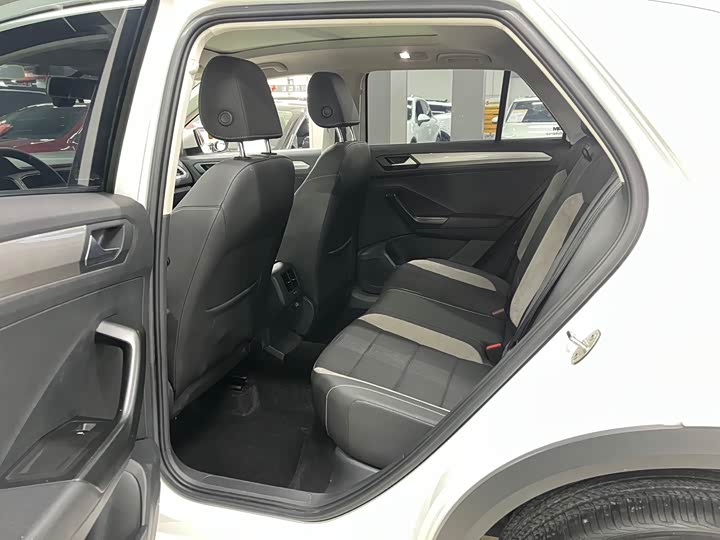 Фото 7 - Volkswagen T-Roc