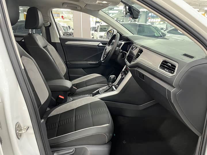 Фото 9 - Volkswagen T-Roc