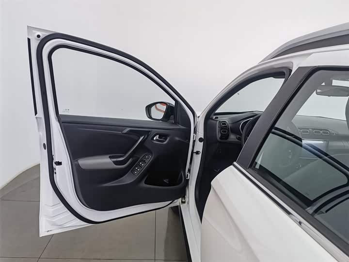 Фото 8 - Citroen C3-XR