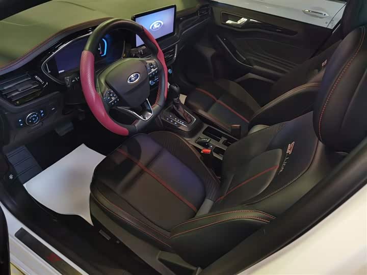 Фото 7 - Ford Focus