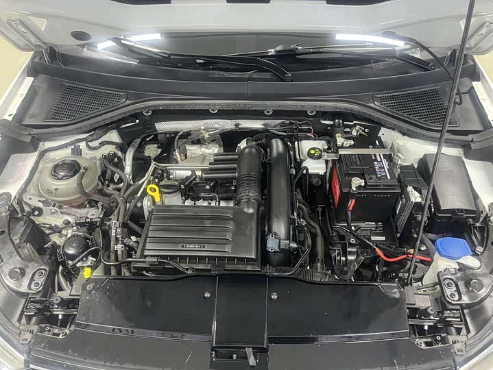 Фото 8 - Volkswagen T-Roc