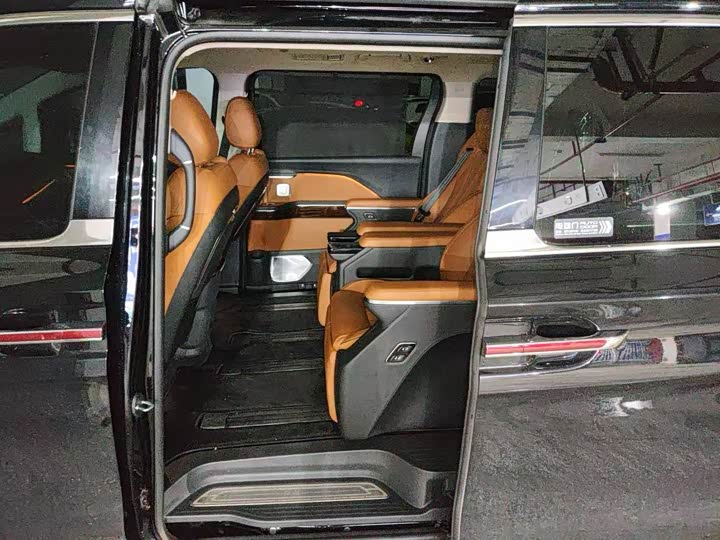 Фото 7 - Hongqi HQ9