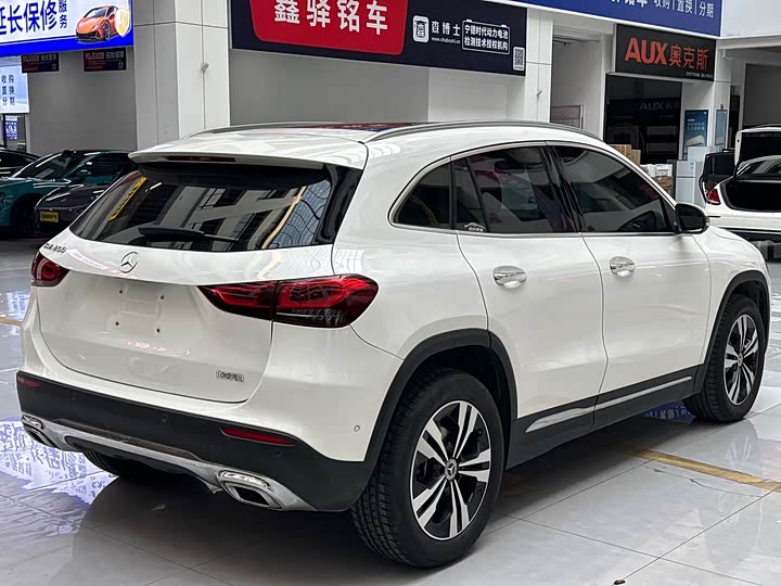 Фото 4 - Mercedes-Benz GLA-Class