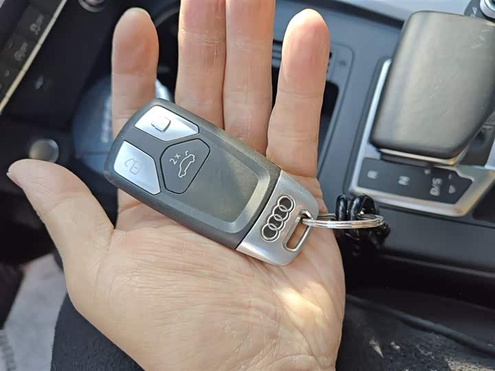 Фото 9 - Audi A4L