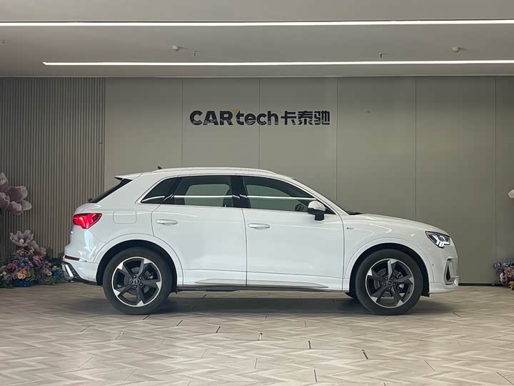 Фото 4 - Audi Q3