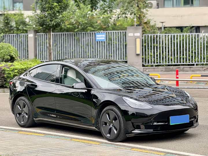 Фото 3 - Tesla Model 3