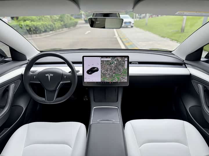 Фото 5 - Tesla Model 3