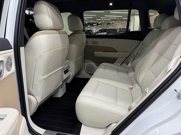 Фото 7 - Toyota bZ3X