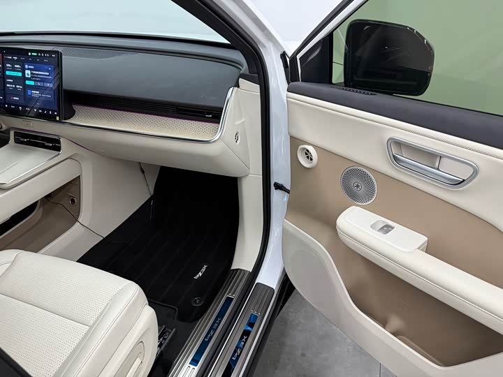 Фото 8 - Toyota bZ3X