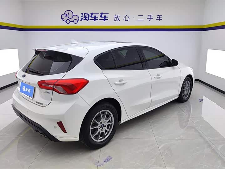 Фото 3 - Ford Focus