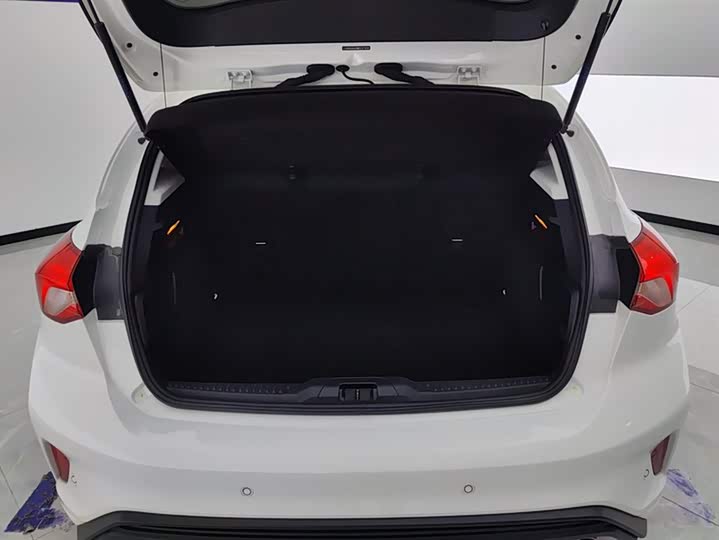 Фото 4 - Ford Focus