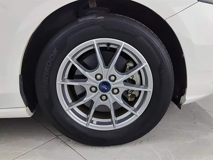 Фото 6 - Ford Focus