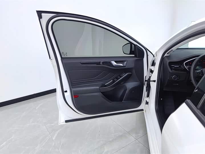 Фото 7 - Ford Focus