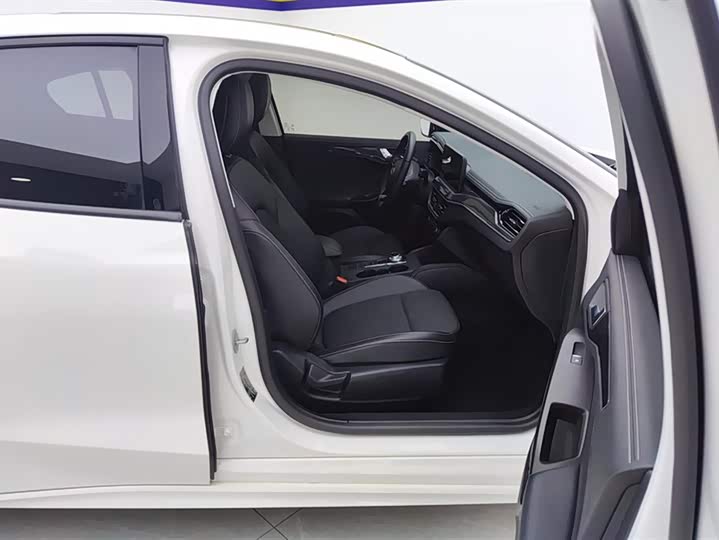 Фото 8 - Ford Focus