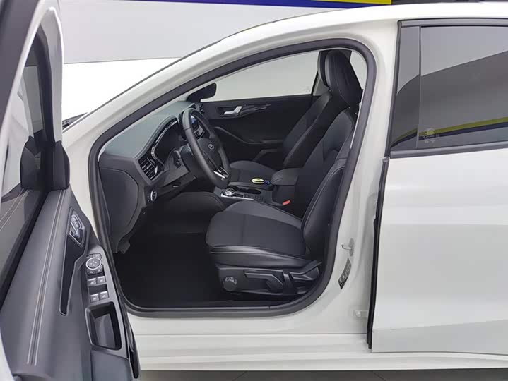 Фото 9 - Ford Focus