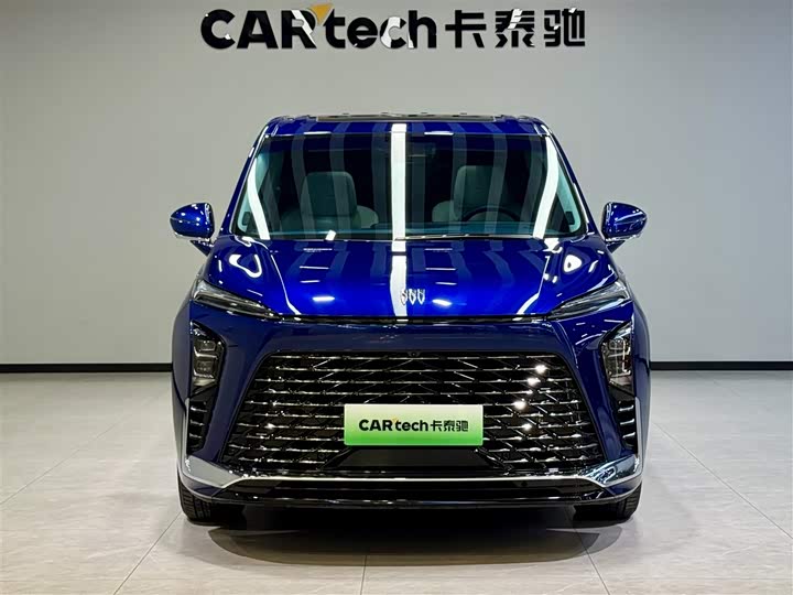 Фото 2 - Buick GL8 Hybrid