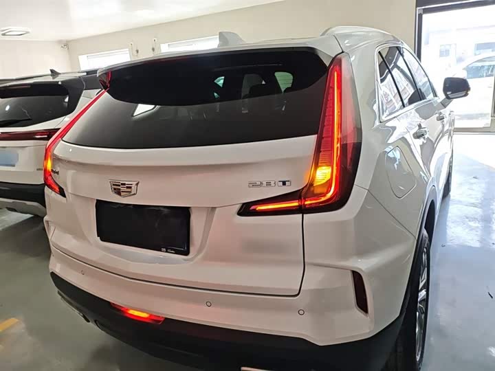 Фото 6 - Cadillac XT4