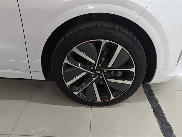 Фото 6 - LiXiang L6