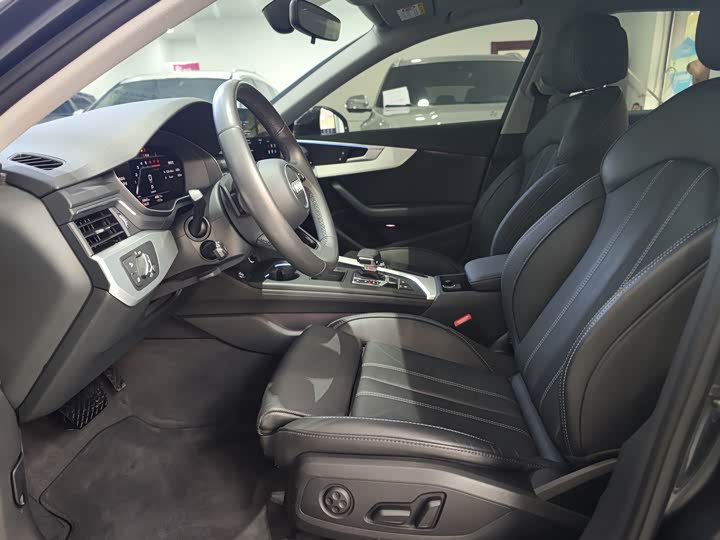 Фото 5 - Audi A4L