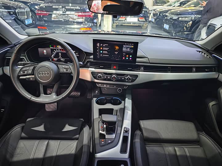 Фото 8 - Audi A4L