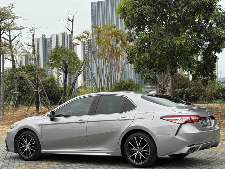 Фото 6 - Toyota Camry