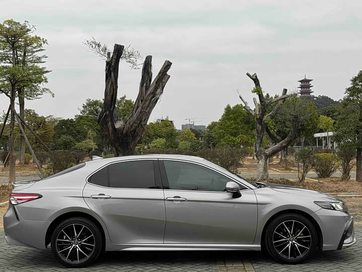 Фото 7 - Toyota Camry