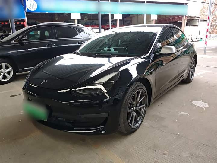 Фото 1 - Tesla Model 3