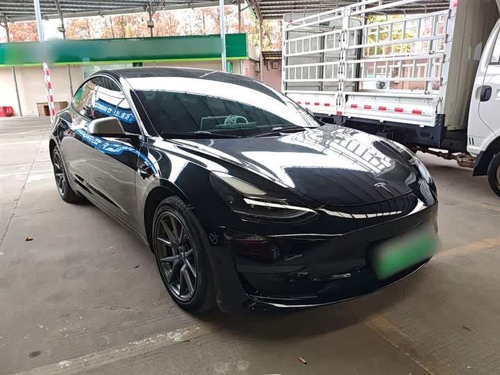 Фото 4 - Tesla Model 3