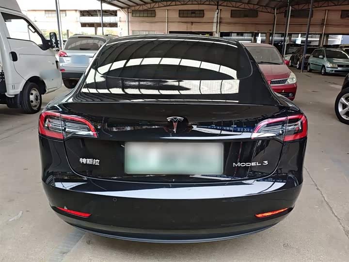Фото 6 - Tesla Model 3