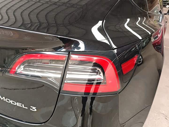 Фото 8 - Tesla Model 3