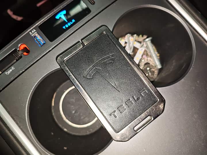 Фото 9 - Tesla Model 3