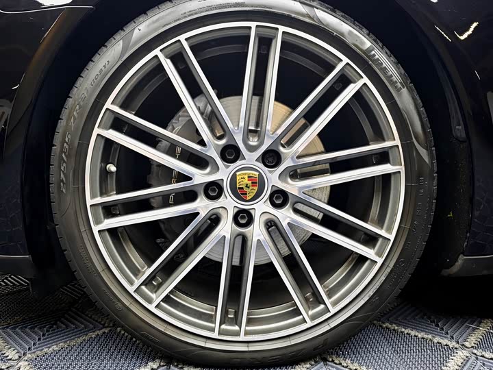 Фото 2 - Porsche Panamera