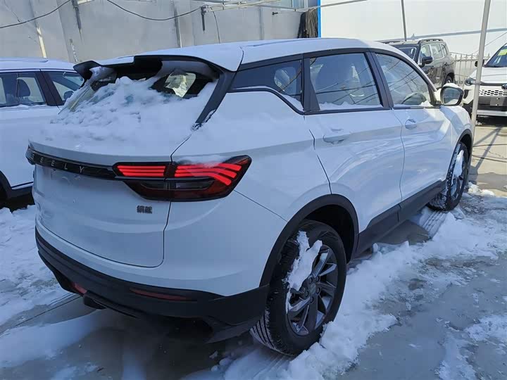 Фото 7 - Geely Coolray