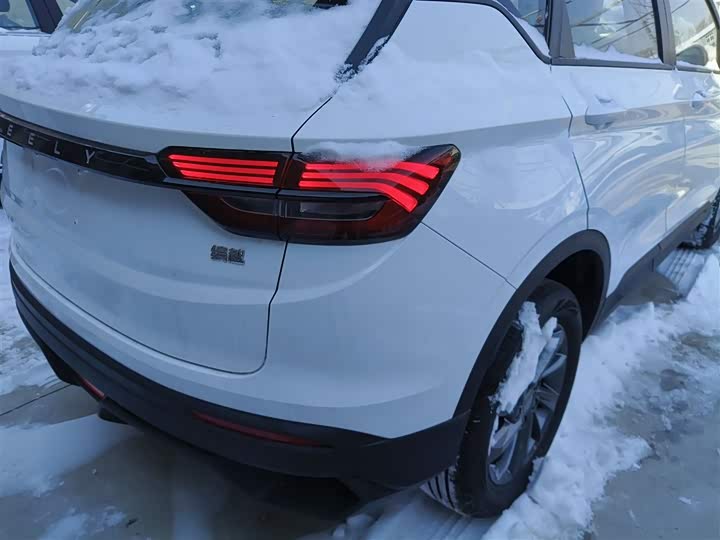 Фото 8 - Geely Coolray