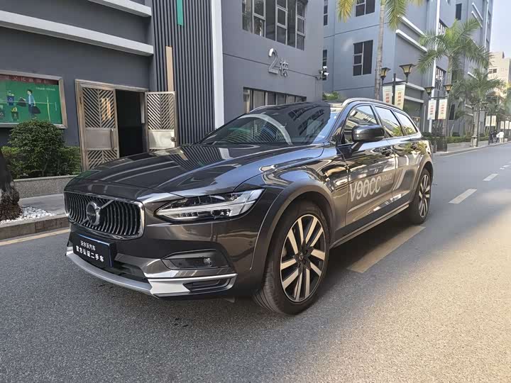Фото 1 - Volvo V90