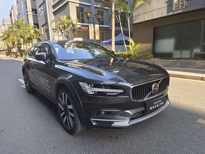 Фото 3 - Volvo V90