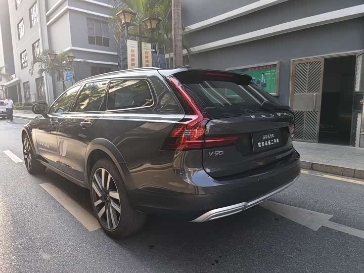 Фото 8 - Volvo V90