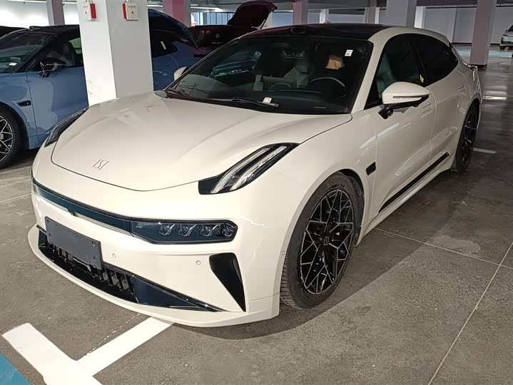 Фото 1 - Zeekr 001