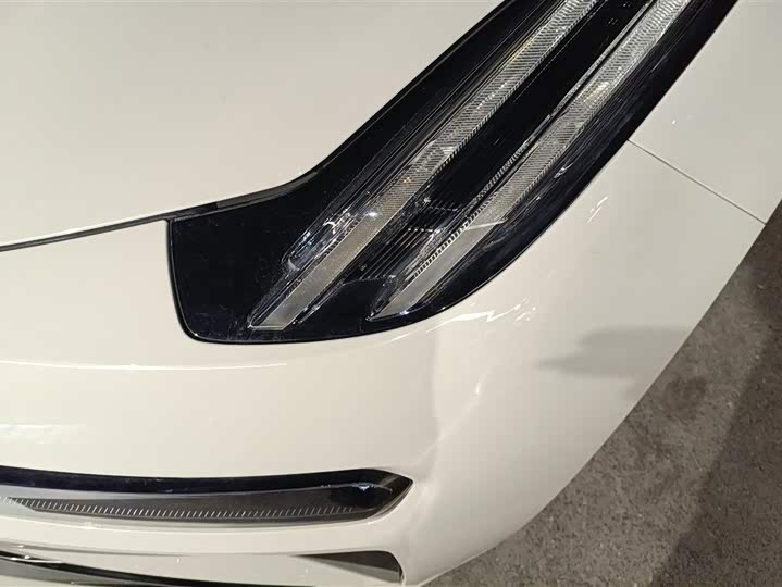 Фото 5 - Zeekr 001