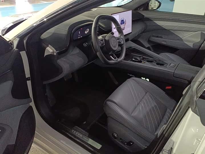 Фото 9 - Zeekr 001