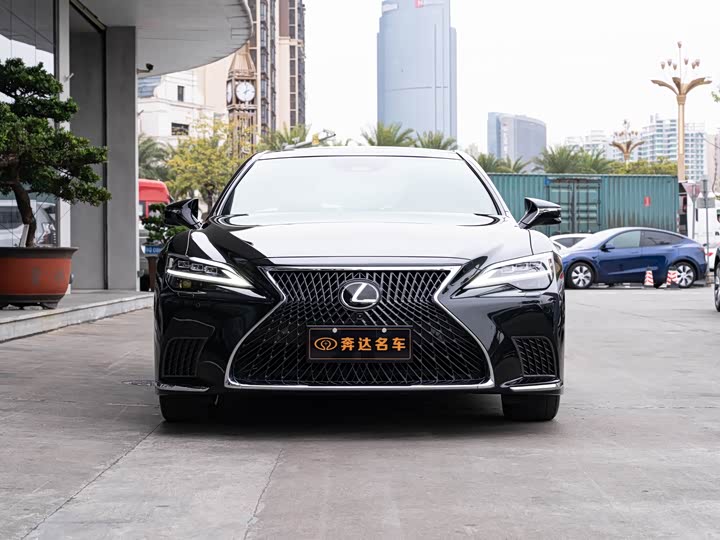 Фото 2 - Lexus LS