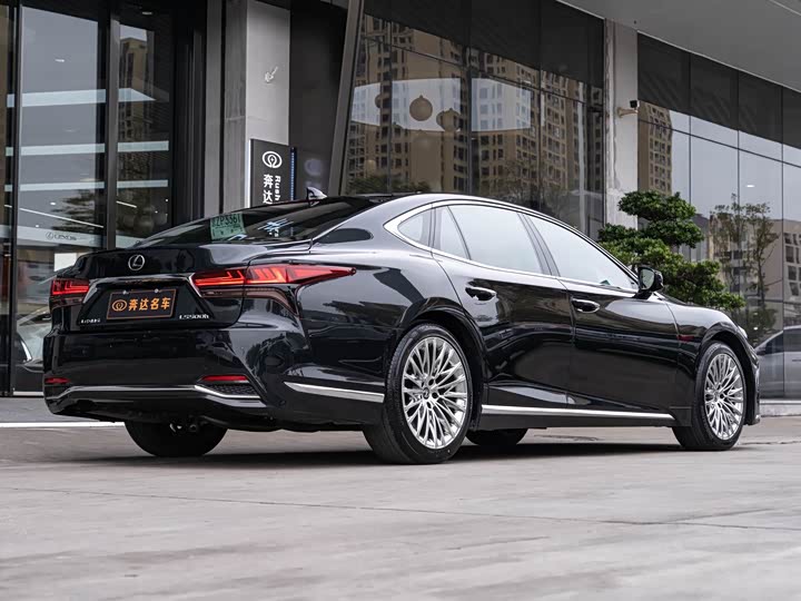 Фото 3 - Lexus LS