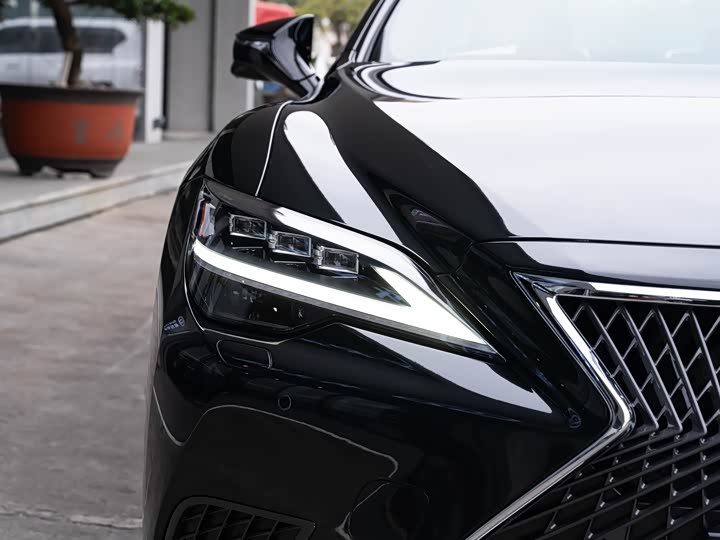 Фото 6 - Lexus LS