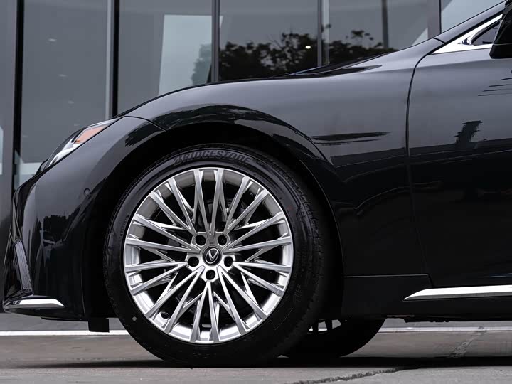 Фото 8 - Lexus LS